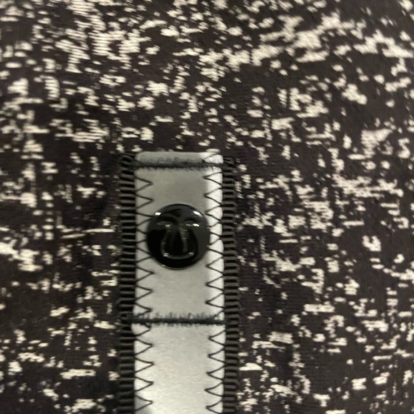 Lululemon Infinity Scarf - Picture 3 of 4